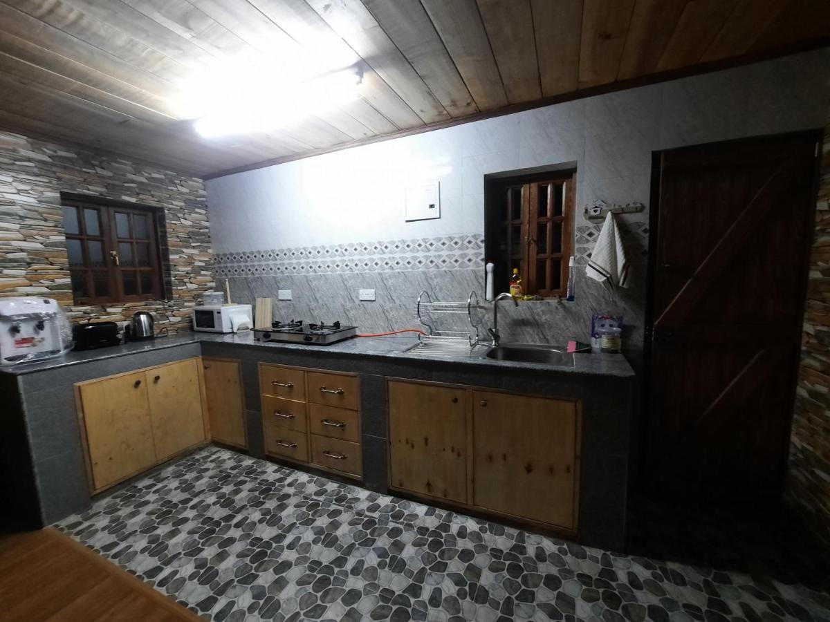 The Wonky House Apartment Timau Bagian luar foto