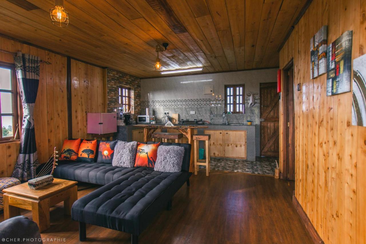 The Wonky House Apartment Timau Bagian luar foto