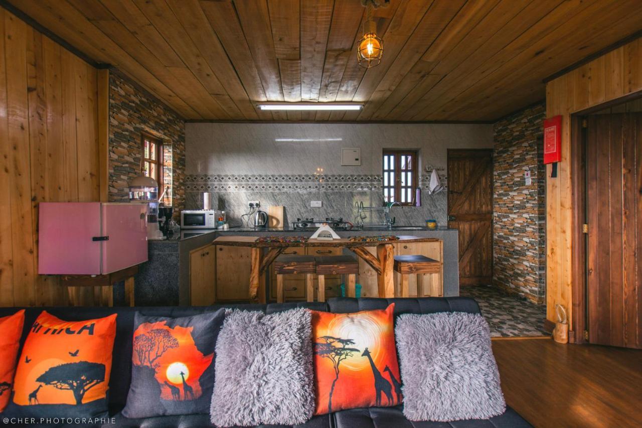 The Wonky House Apartment Timau Bagian luar foto