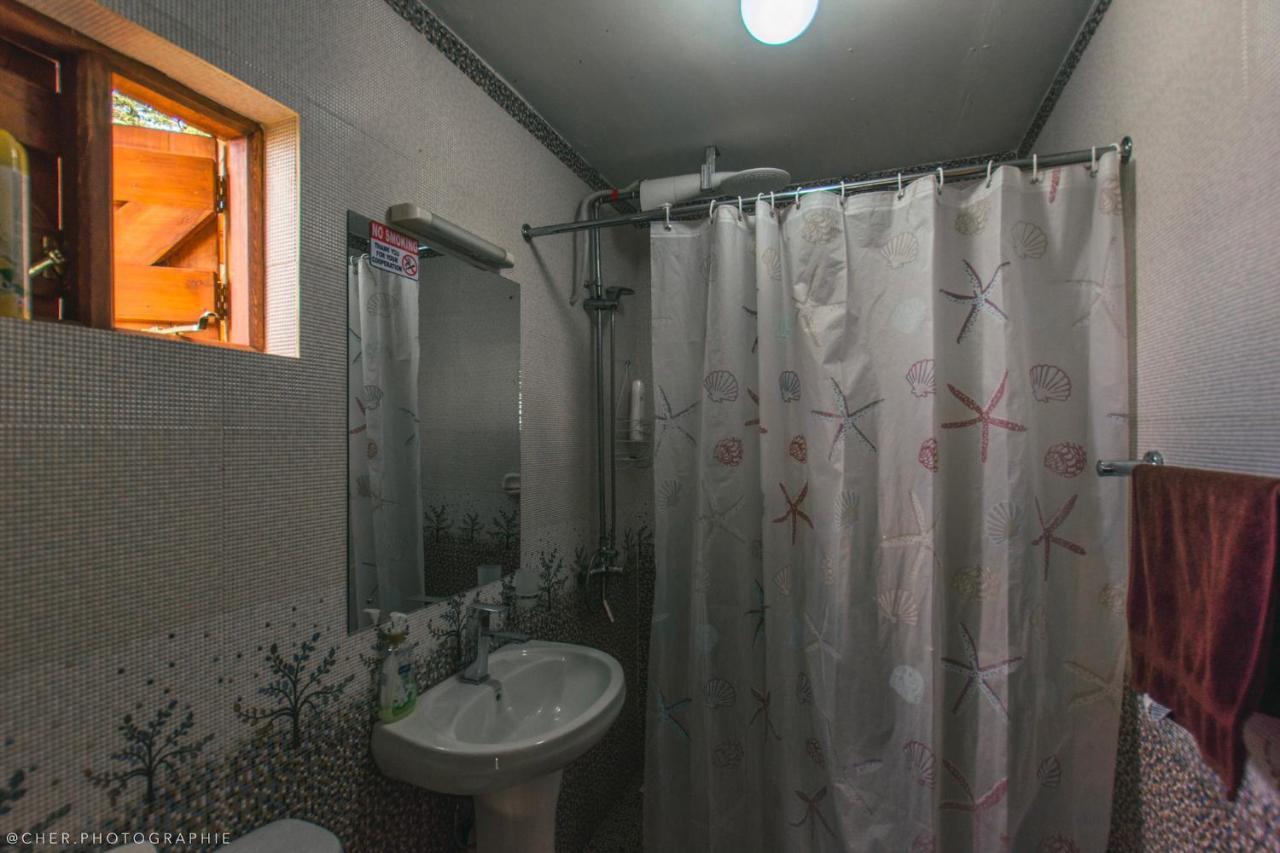 The Wonky House Apartment Timau Bagian luar foto