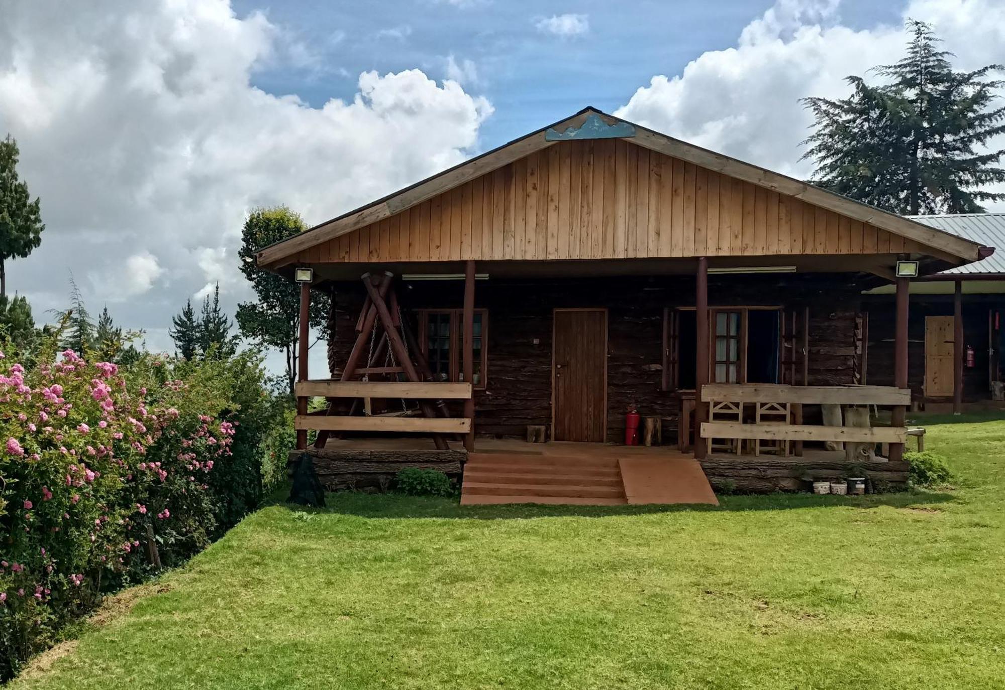 The Wonky House Apartment Timau Bagian luar foto